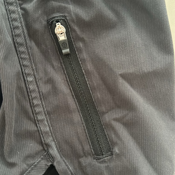 Lululemon tracker short - size 6, 5 inch length - Picture 5 of 6